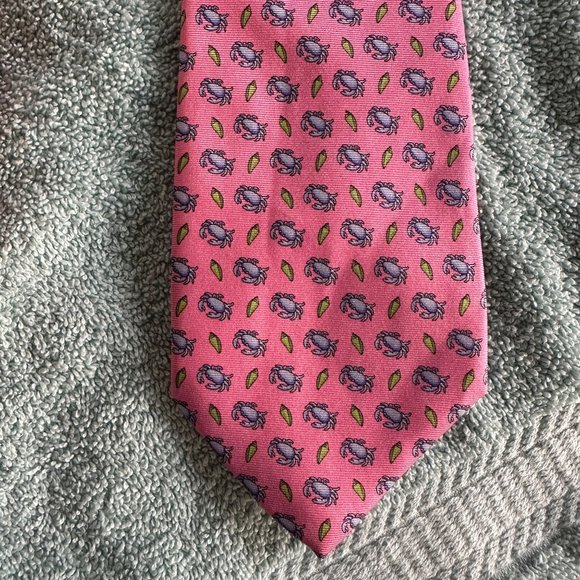 THATCHER SPRING Nantucket BLUE CRABS on PINK SILK NECKTIE - Picture 1 of 4